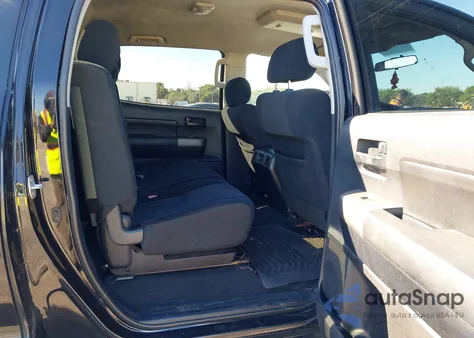 2010 Toyota Tundra Grade 5.7L V8 z USA, uszkodzony, nr VIN 5TFEY5F15AX078827